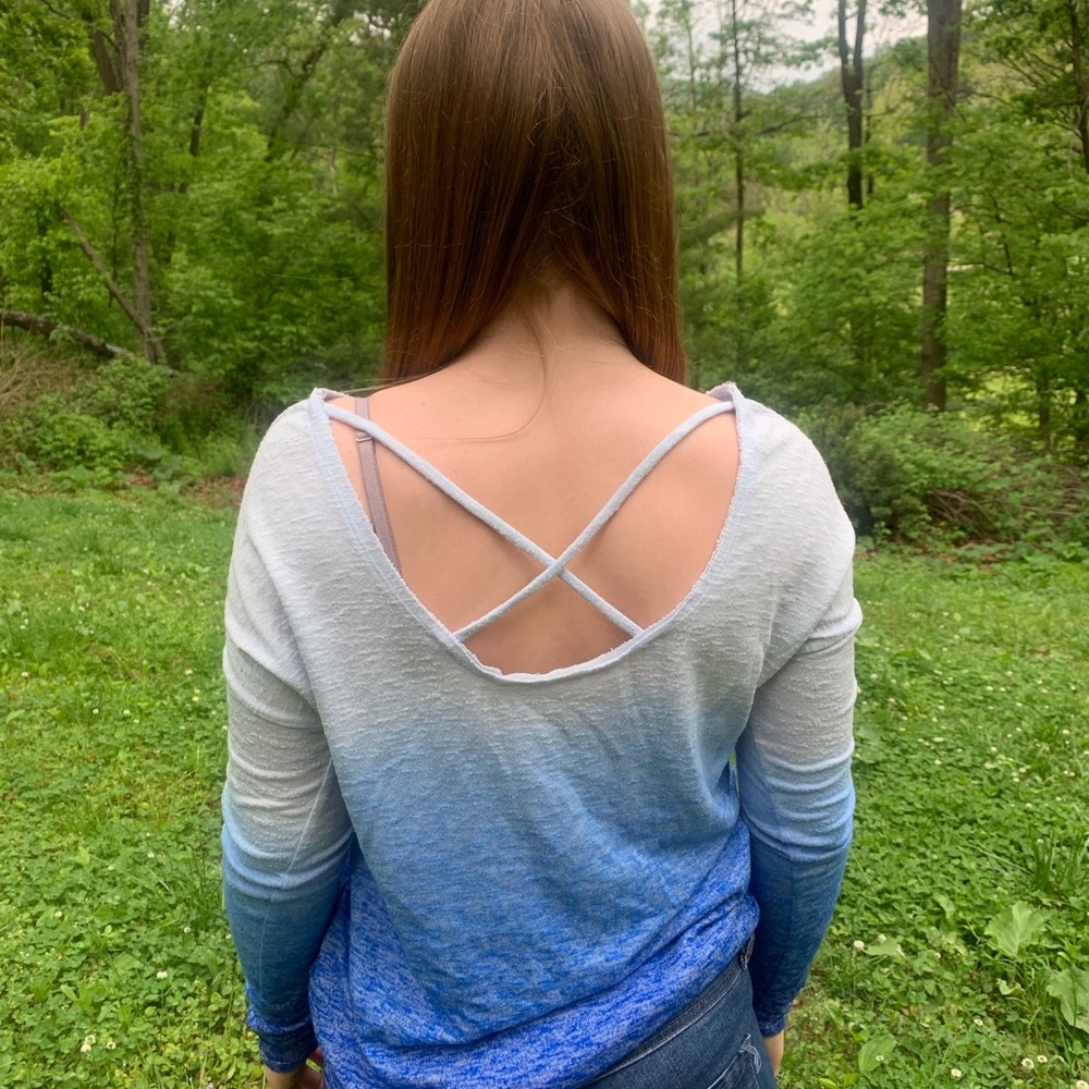 Super soft and adorable gradient blue top!!